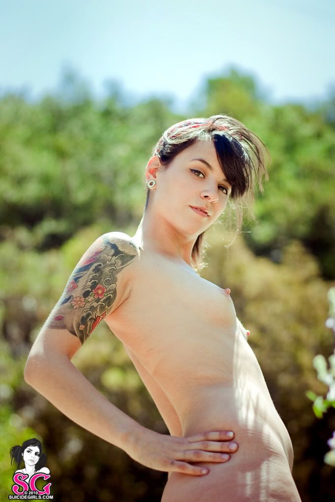 Pia suicide girl chilena set pure nature, la rompes??