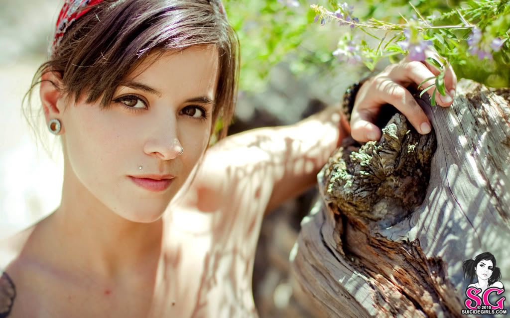 Pia suicide girl chilena set pure nature, la rompes??