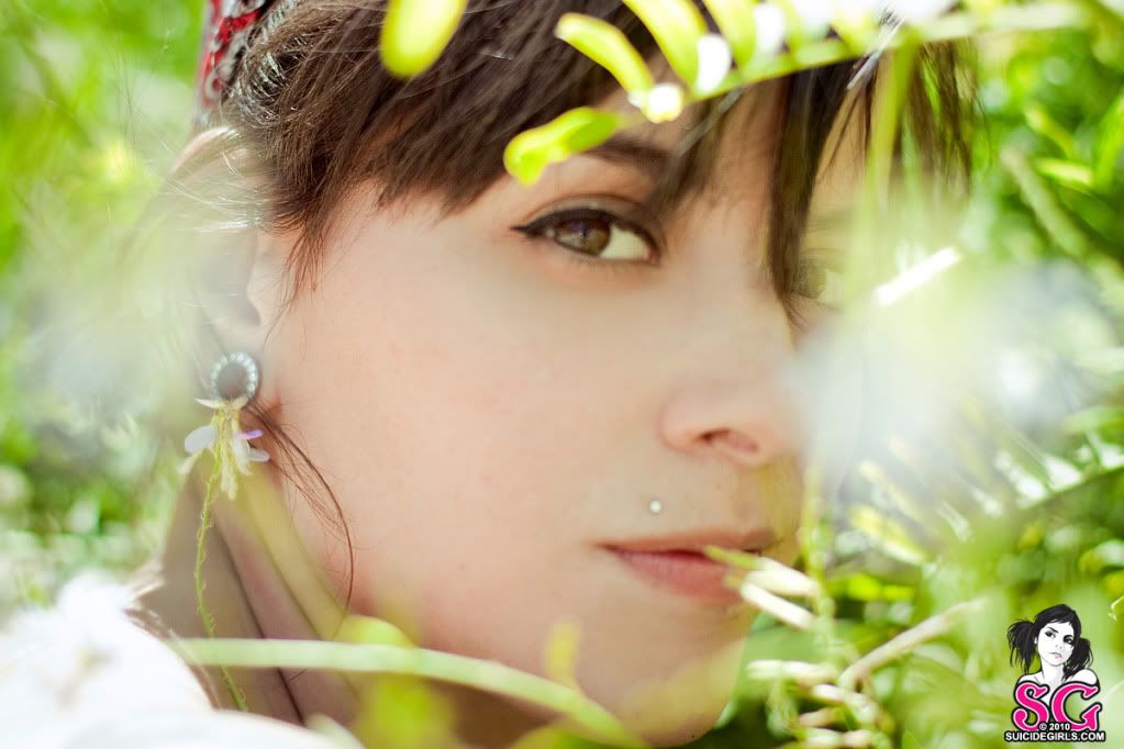 Pia suicide girl chilena set pure nature, la rompes??