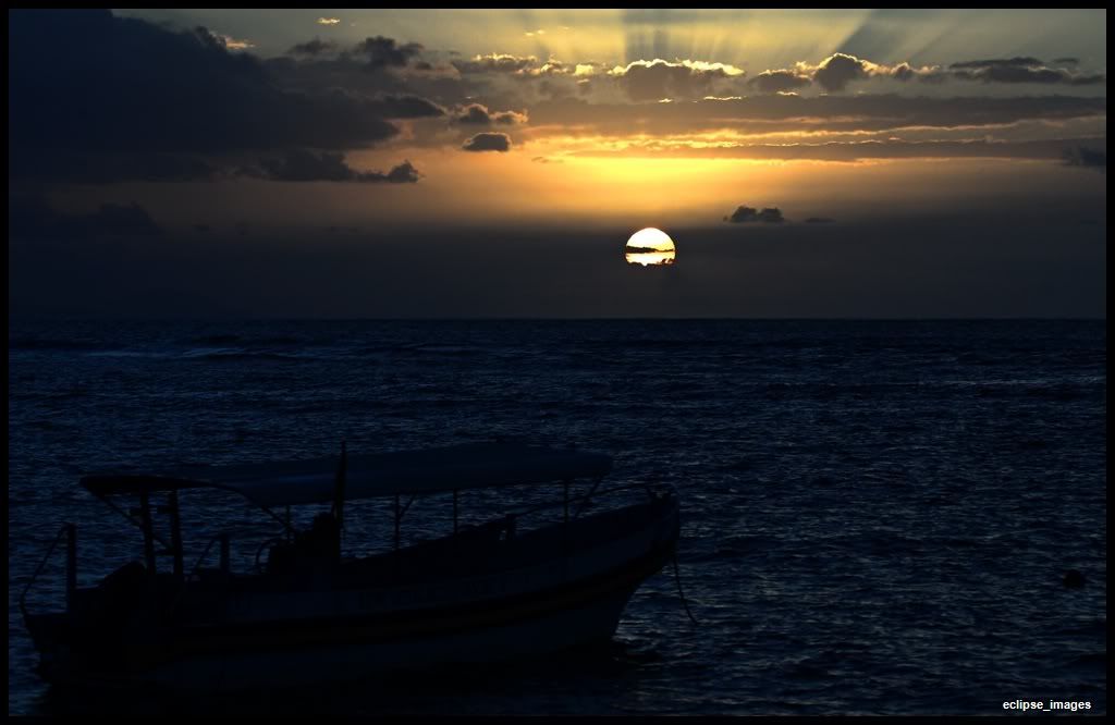 IMAGE: http://i766.photobucket.com/albums/xx307/hd2672/eclipse_images/IMG_5318.jpg