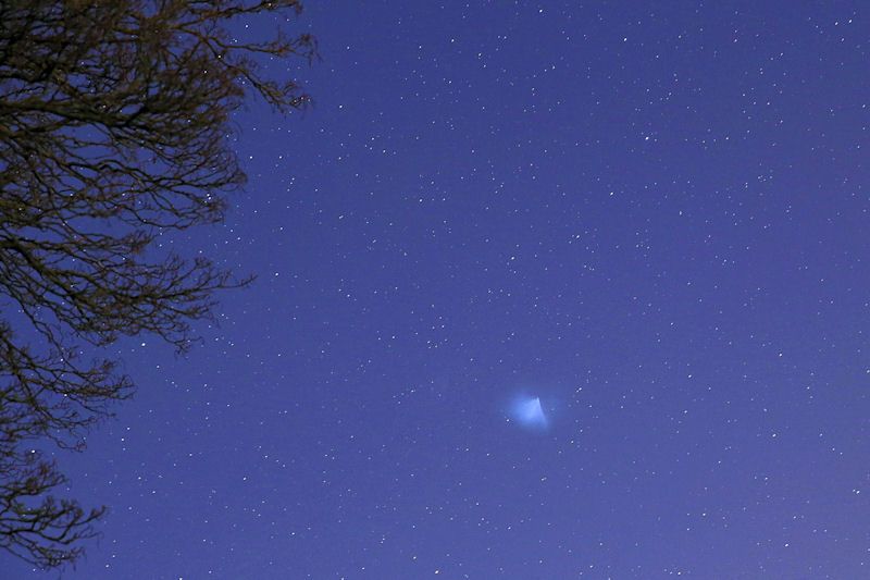 IMAGE: http://i766.photobucket.com/albums/xx309/mguinan59/Mysteriousobject_zpsa4b674be.jpg